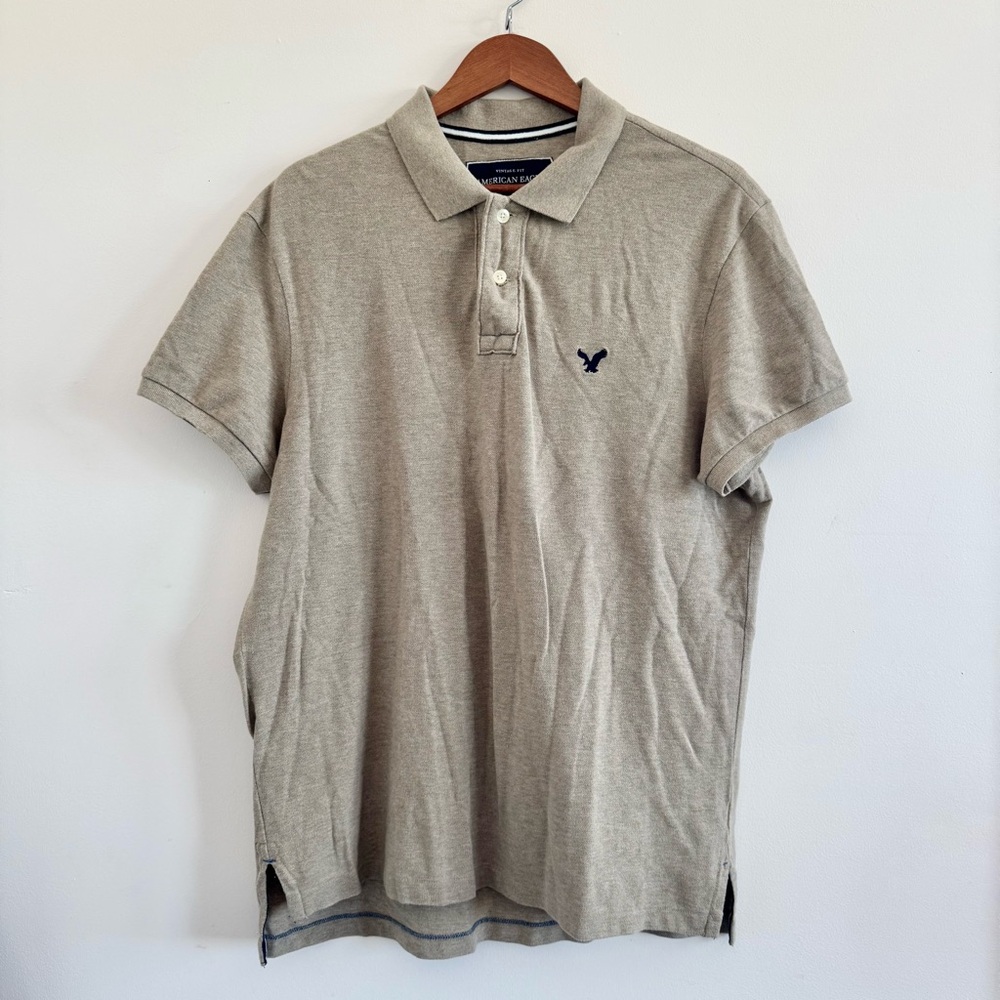 AMERICAN EAGLE OUTFITTERS | Vintage men’s tan polo style t-shirt